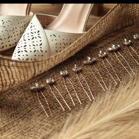 Bridal Hair Accessories – Elegant & Versatile Pieces for Your Wedding Day Look - Picture 2 of 2